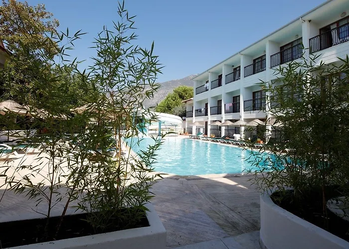 Otel Golden Life & 4*