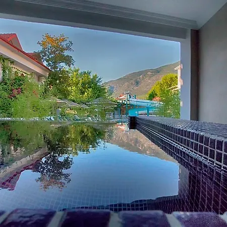 Hotel Golden Life &