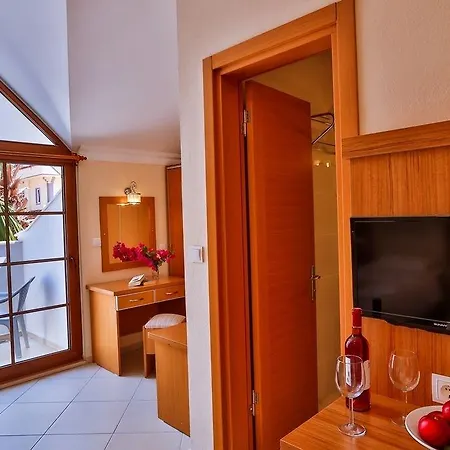 Golden Life & Hotel