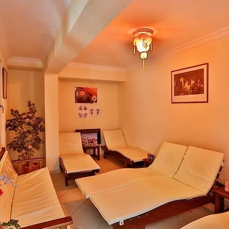 Golden Life & Szálloda 4*