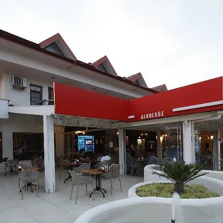 Golden Life & Szálloda